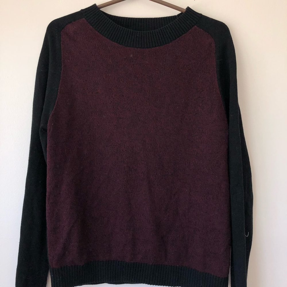 Gap sweater